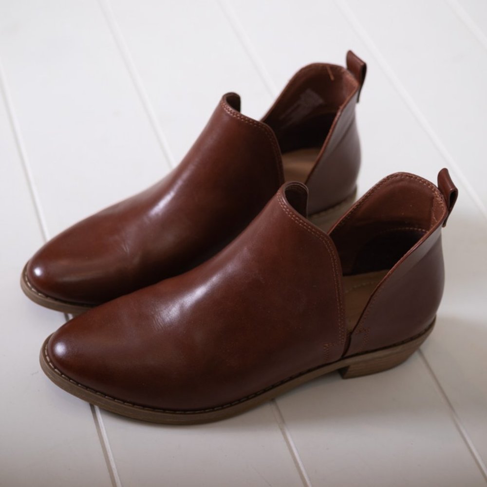 Open side booties
